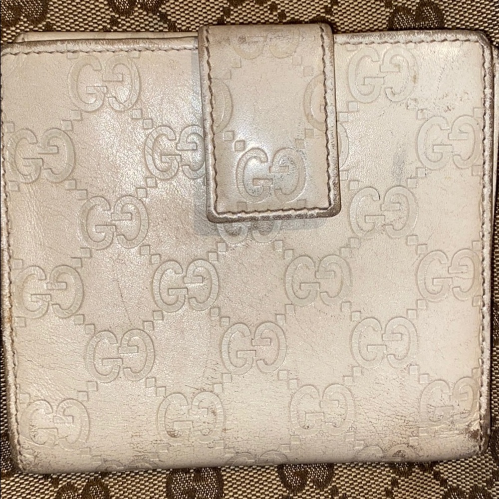 Used authentic creme Gucci Wallet